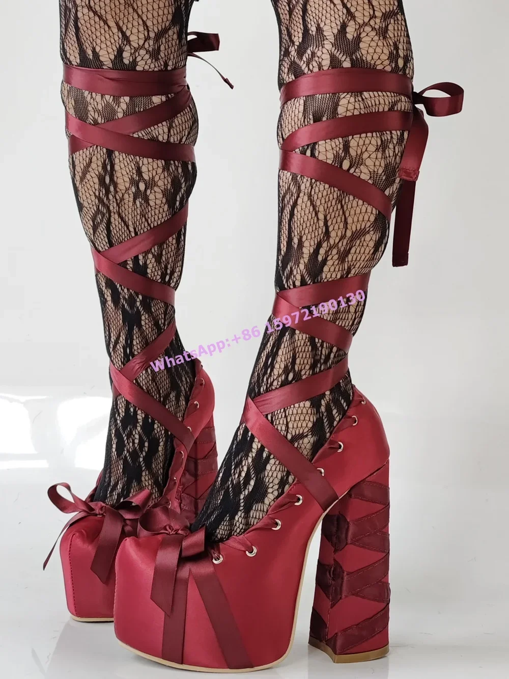 Rote Satinband-Plattform-Pumps – Ribbon Tie Heel Bewertung und Preis