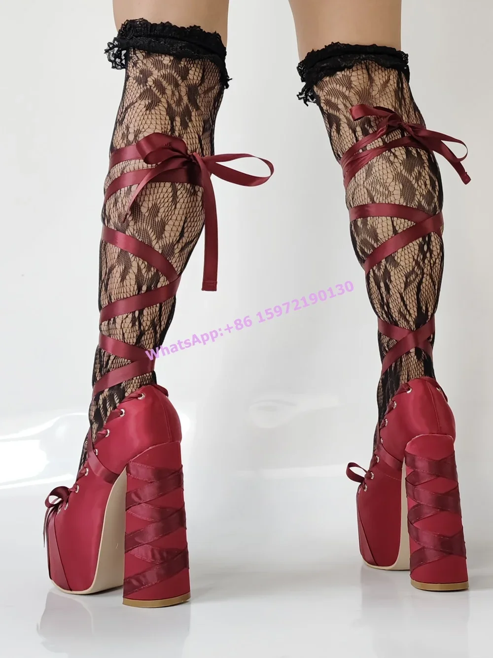 Rote Satinband-Plattform-Pumps – Ribbon Tie Heel Bewertung und Preis